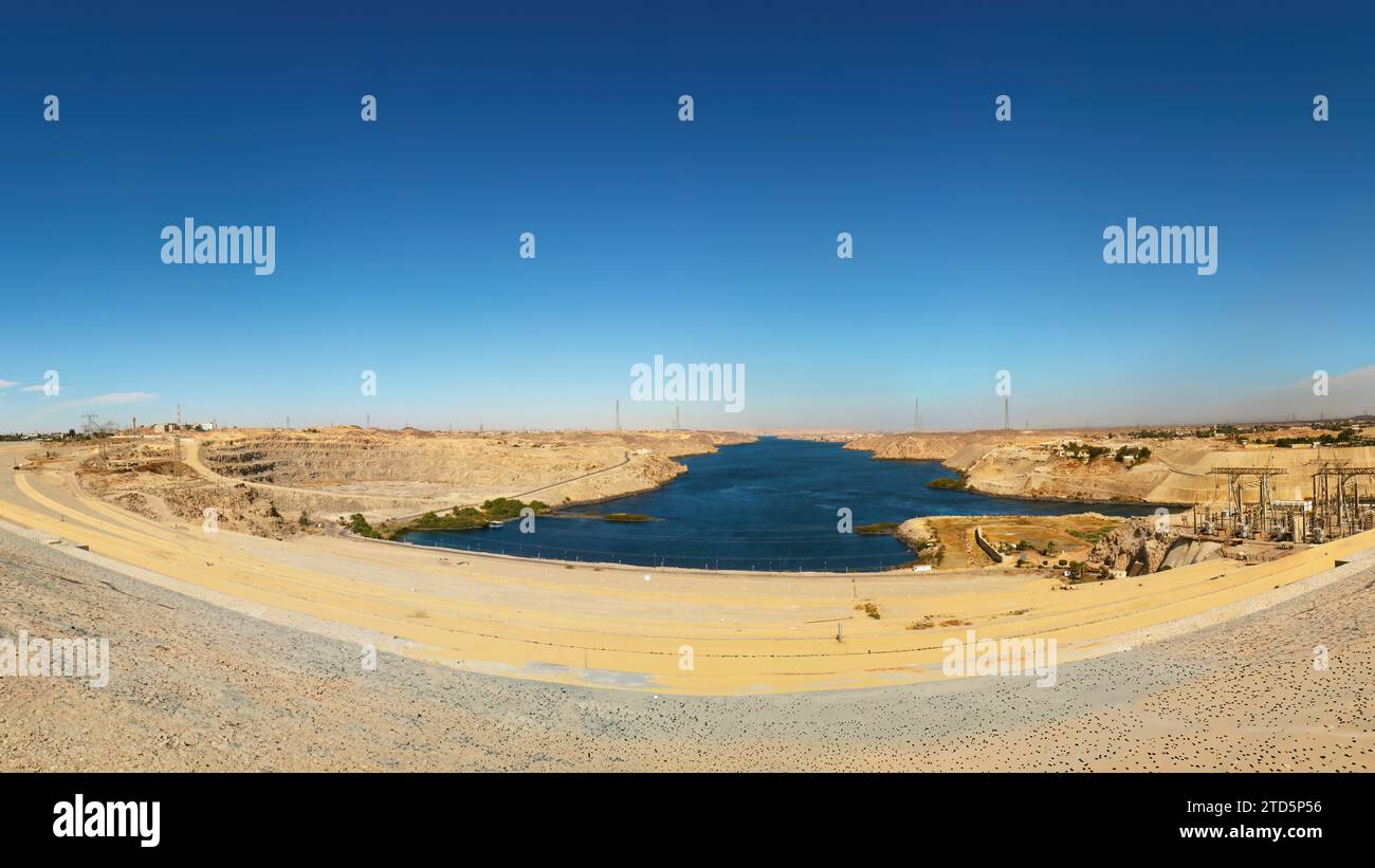 Blick auf den Nasser-See hinter dem riesigen Assuan-Damm, Ägypten Stockfoto