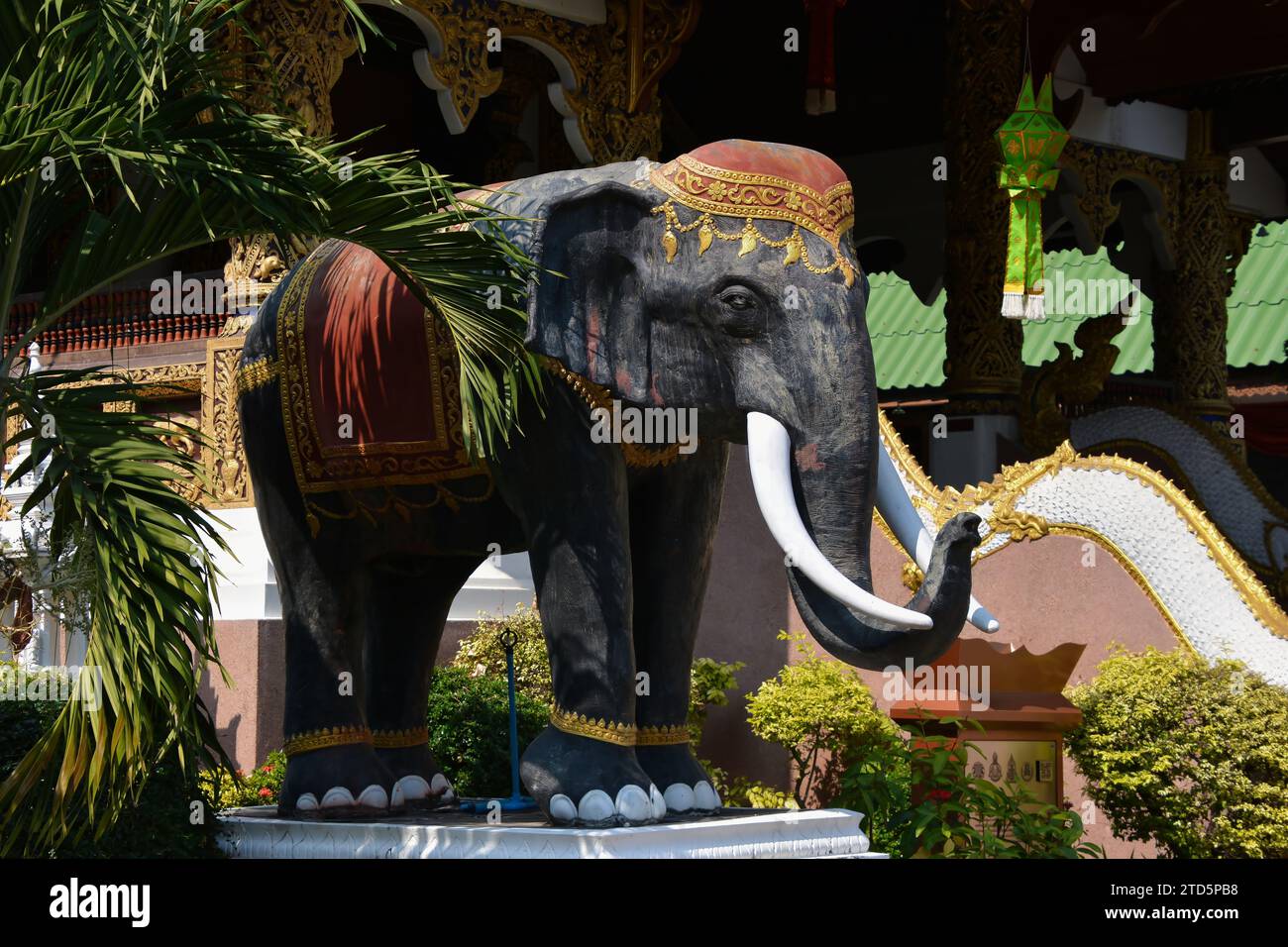 Wat Saen Muang Ma Luang Tempel in Chiang Mai großer hölzerner Elefant Stockfoto