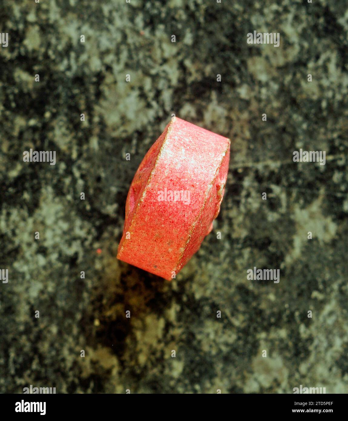 RED PEACE & LOVE ECSTASY PILLE - ECSTASY TABLETTEN - MDMA Stockfoto