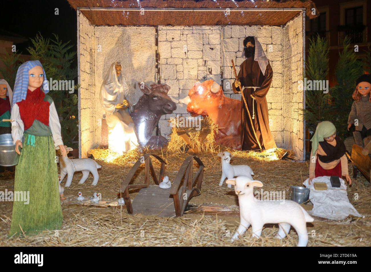 Noreña, Spanien, 16. November 2023 Die Jungfrau Maria (L) und der Hl