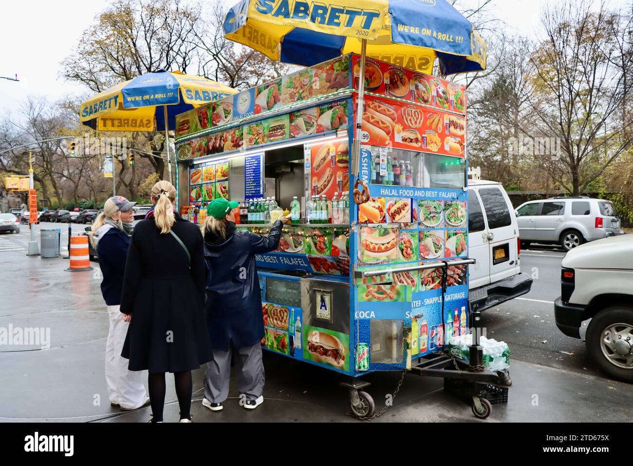 Street-Food-Händler auf der Fifth Avenue im oberen Osten von Manhattan, New York Stockfoto