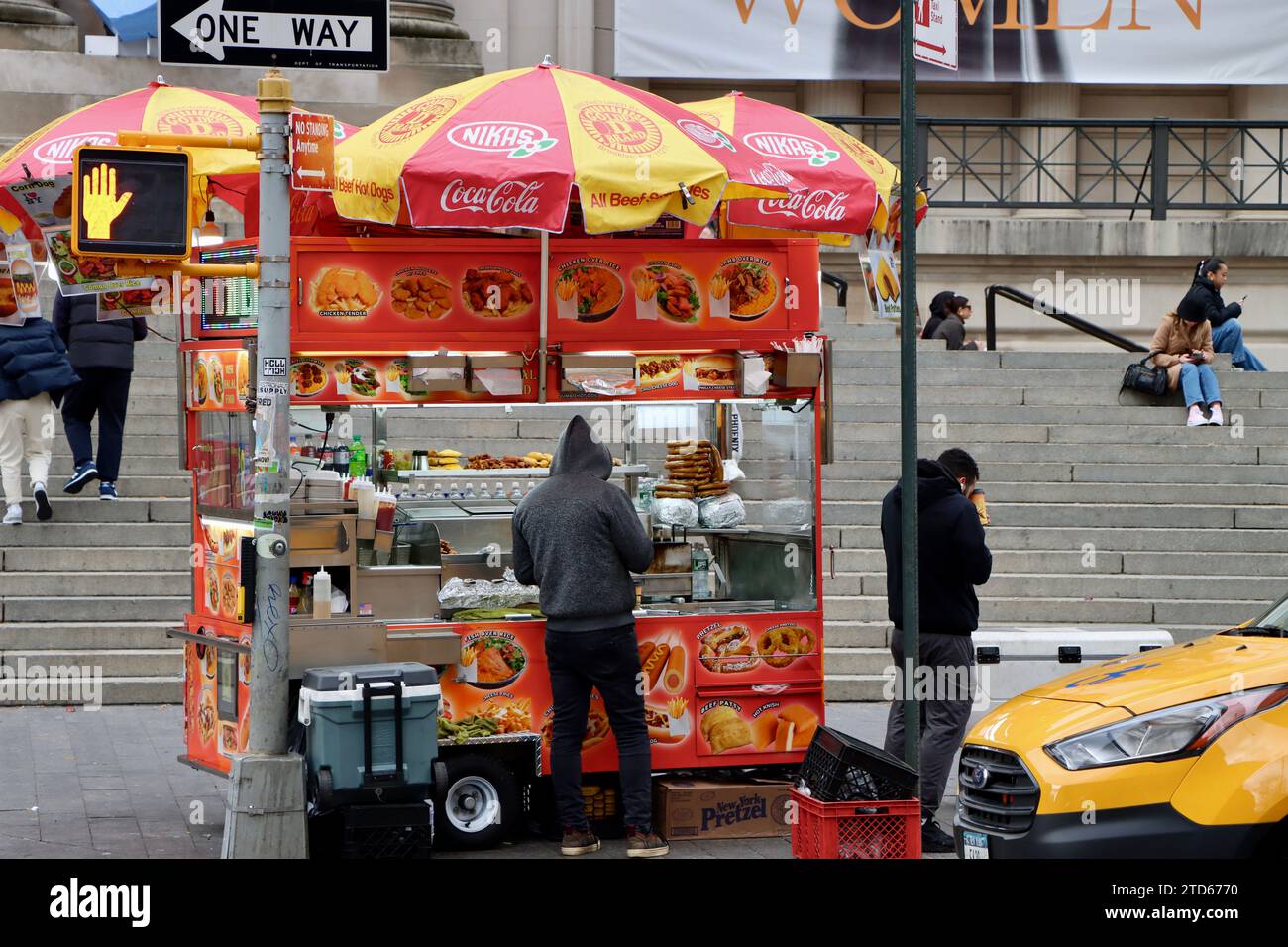 Street-Food-Händler auf der Fifth Avenue im oberen Osten von Manhattan, New York Stockfoto
