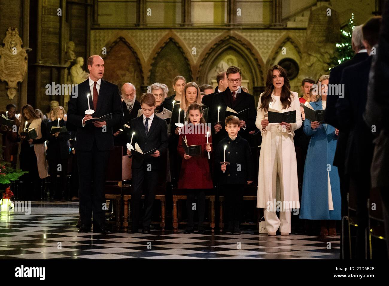 (Von links nach rechts) der Prinz von Wales, Prinz George, Prinzessin Charlotte, Prinz Louis und die Prinzessin von Wales während der Royal Carols - zusammen bei Weihnachtsgottesdienst in der Westminster Abbey in London. Bilddatum: Freitag, 8. Dezember 2023. Stockfoto