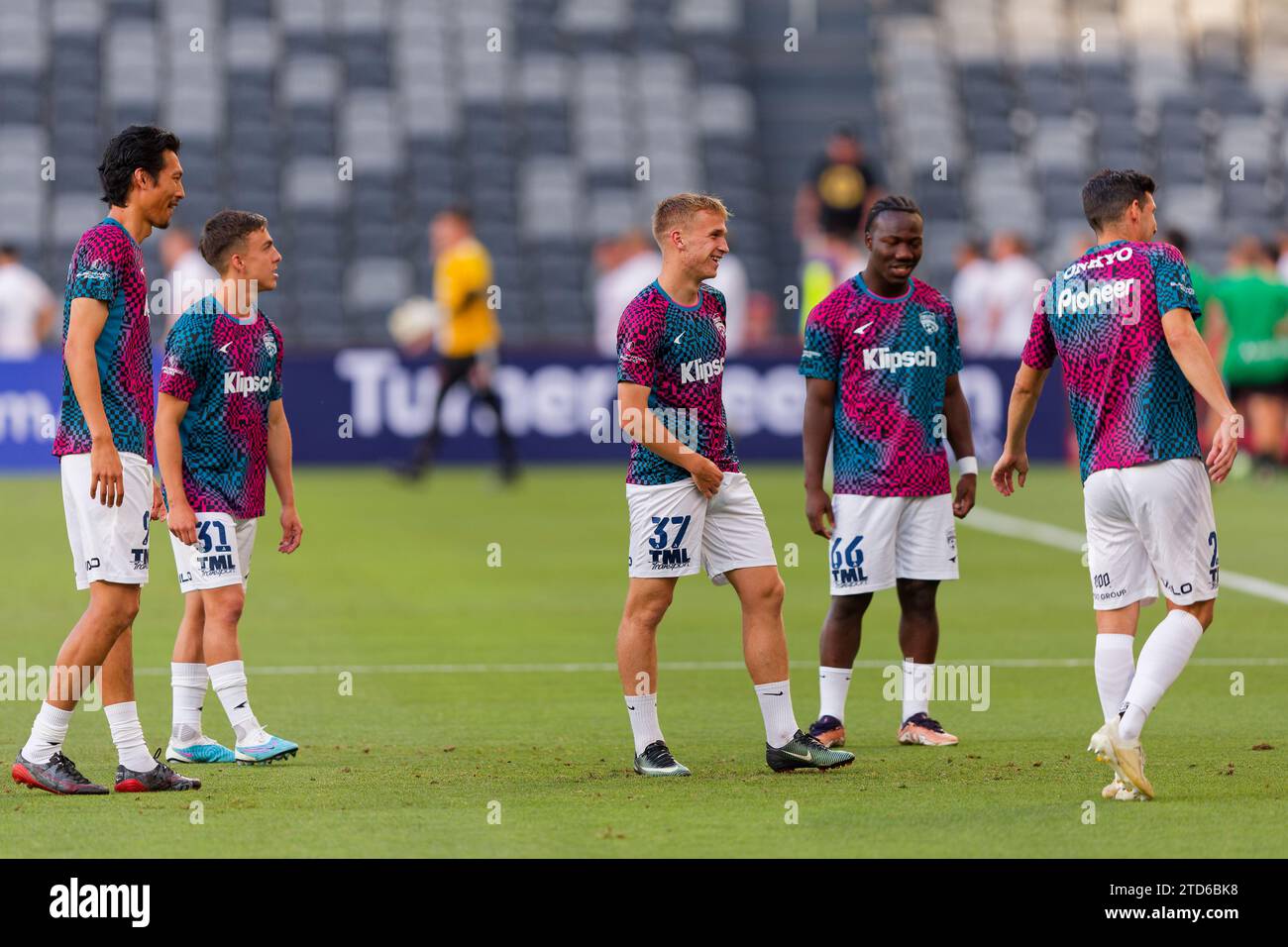 Die Spieler der Adelaide United wärmen sich am 15. Dezember 2023 im CommBank Stadium in Sydn vor der A-League Men Rd8 zwischen den Wanderers und Adelaide United auf Stockfoto