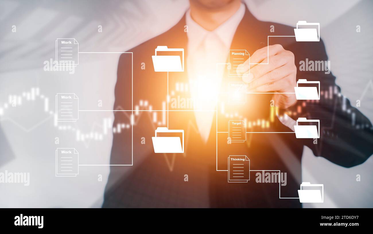 Geschäftsmann Hand-Touch-Ordner von Dokumenten-Management-System, Online-Dokumentationsdatenbank und Prozessautomatisierung, um Dateien effizient zu verwalten Arbeit, k Stockfoto