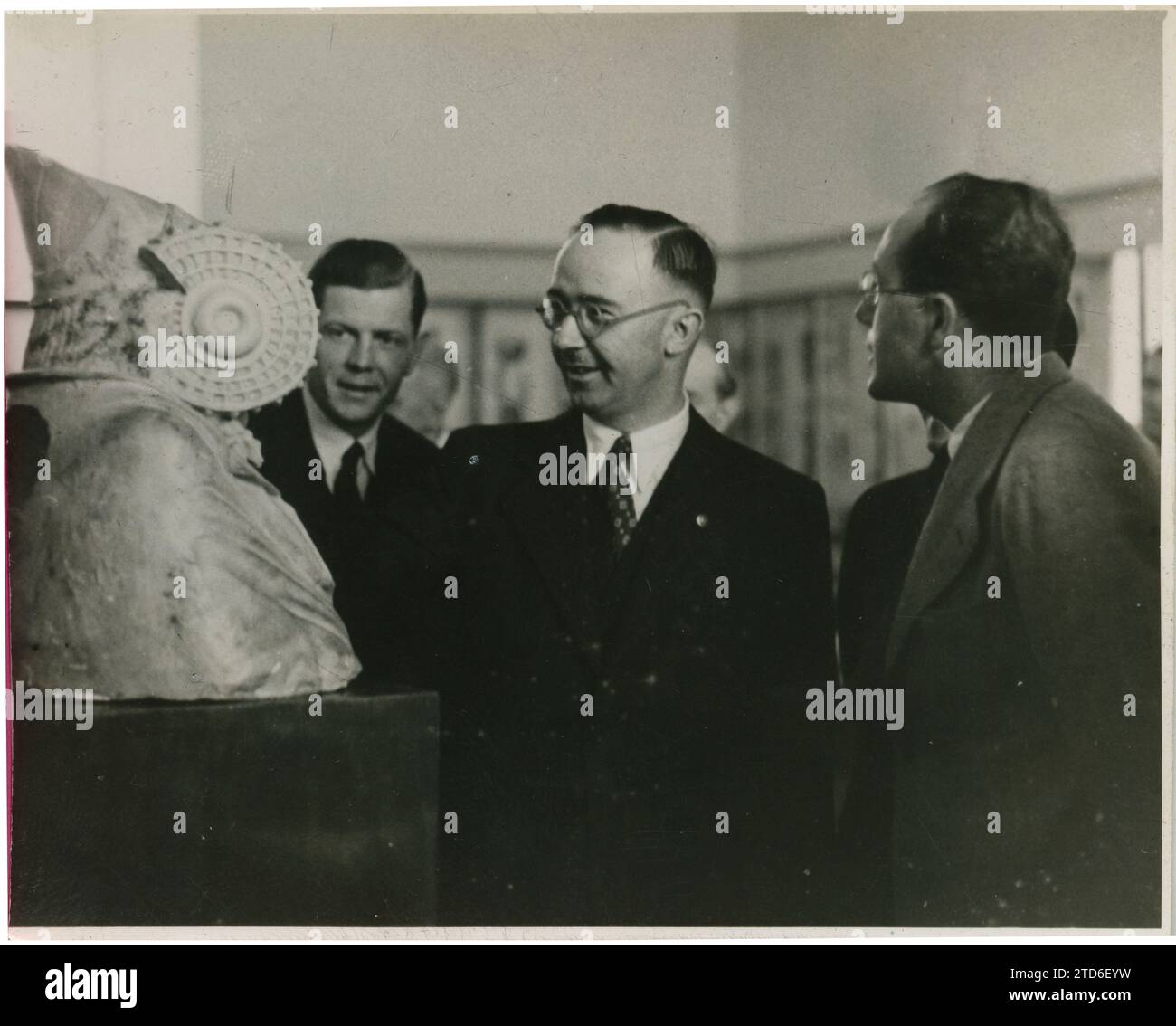 Madrid, 22.10.1940. Heinrich Himmler in Spanien. Auf dem Bild, vor einer Reproduktion der Frau von Elche im Archäologischen Museum. Quelle: Album / Archivo ABC / Virgilio Muro,José Zegri Stockfoto