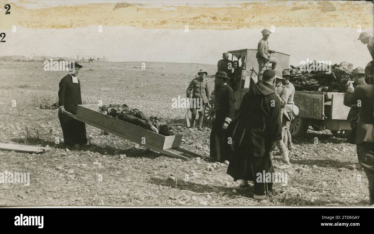 Jährlich (Marokko), 22.07.1921. Jährliche Katastrophe. Ich sammle Leichen auf. Quelle: Album/Archivo ABC Stockfoto