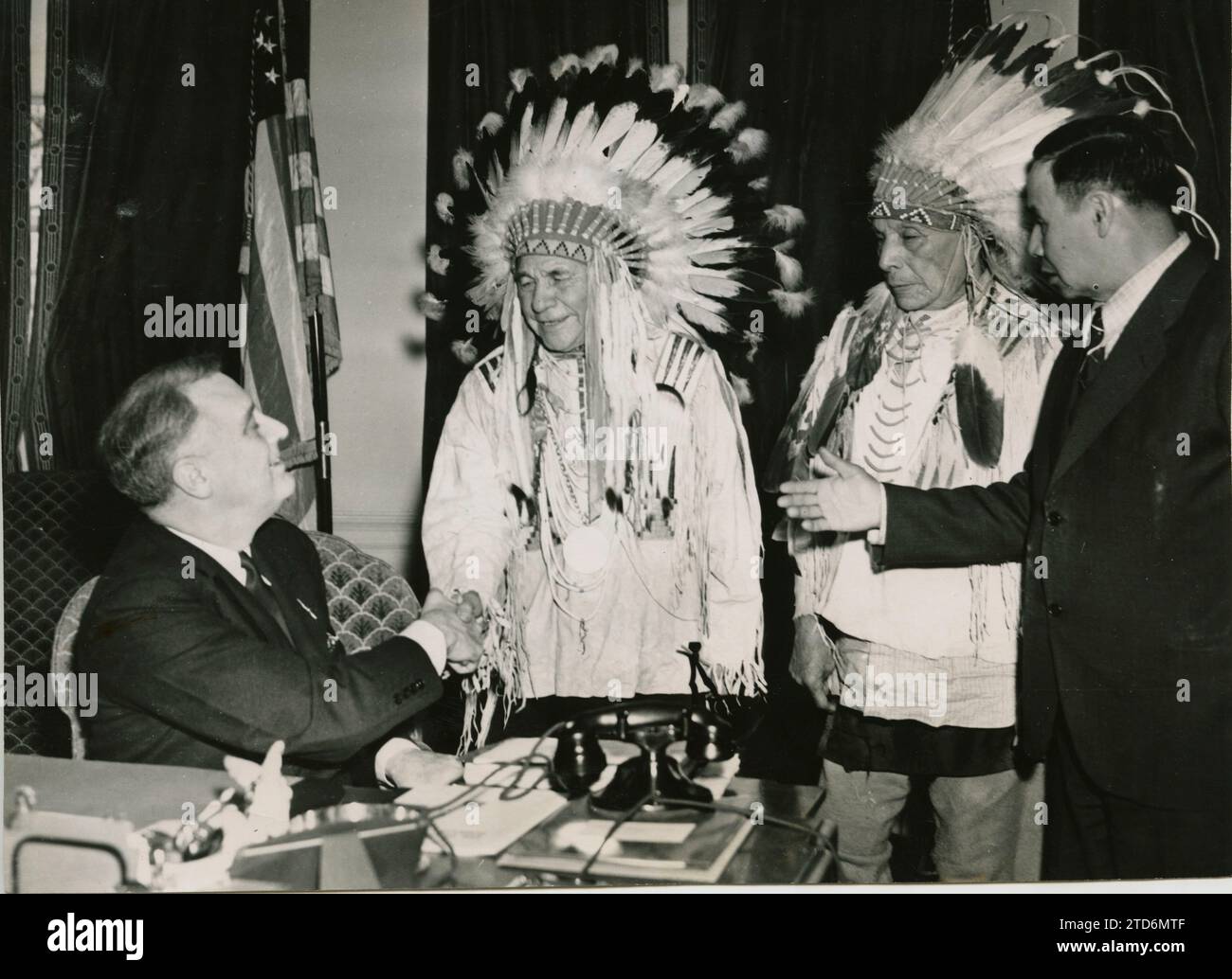 Washington DC, 13.01.1938. Indianer besuchen den großen weißen Vater