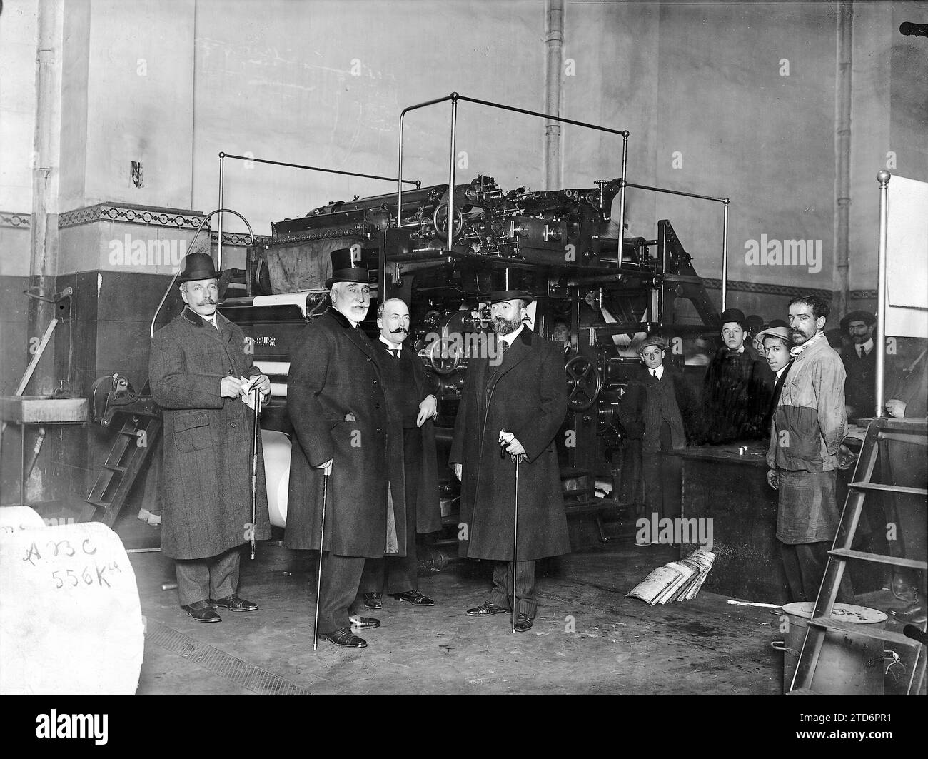 Madrid, 18.12.1908. Don Antonio Maura und Juan de La Cierva in Begleitung von Herrn Saint Aubin und Don Torcuato Luca de Tena bei ihrem Besuch der ABC-Werkstätten. Quelle: Album/Archivo ABC Stockfoto