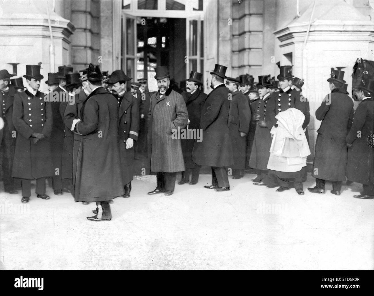 01/22/1907. Der heilige von HM der König Madrid. Die kongresskommission unter dem Vorsitz von Herrn Canalejas (X) verließ gestern Nachmittag den Empfang im Palast. (Goñi Foto). Quelle: Album / Archivo ABC / Francisco Goñi Stockfoto