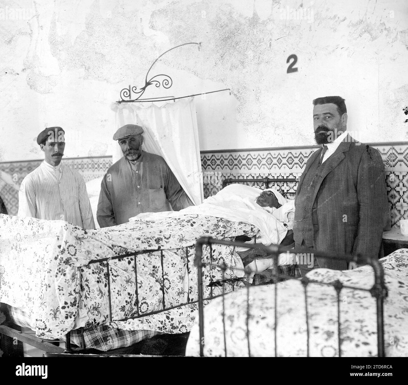 10/26/1908. Angriff auf die Zivilgarde. Zimmer des Krankenhauses Jerez, in dem der Wärter Antonio Rodríguez Márquez (X) verletzt wird. Foto: Lozano. Quelle: Album / Archivo ABC / Lozano Stockfoto