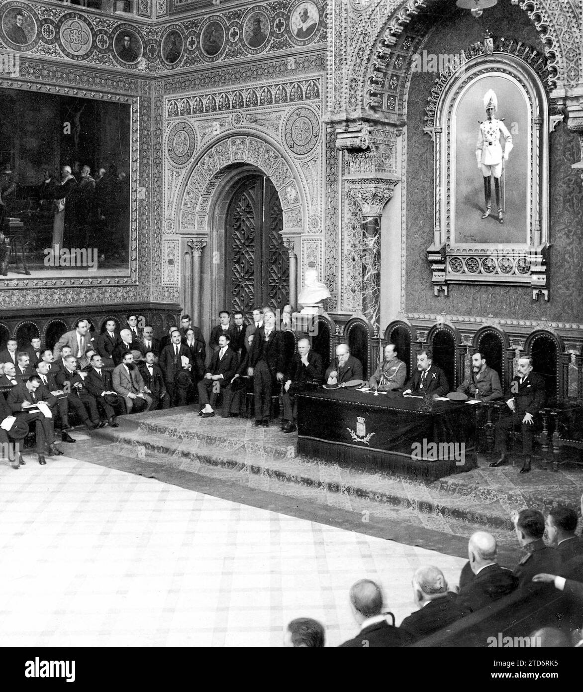 10/20/1923. Barcelona. Im Auditorium der Universität, der Eröffnungssitzung der Versammlung der Nationalen Pharmazeutischen Union, war unter der Präsidentschaft der Marquis von Carulla (x), der am Ende des Protokolls eine schwere Krankheit erlitt. Quelle: Album / Archivo ABC / Josep Brangulí Stockfoto