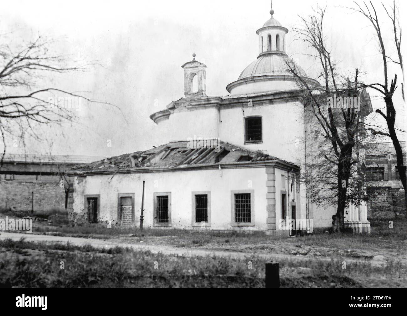 03/31/1939. Die Eremitage von San Antonio wurde auf wundersame Weise zwischen vielen Häusern gerettet, die nur noch die Fundamente haben. Quelle: Album / Archivo ABC / Virgilio Muro Stockfoto