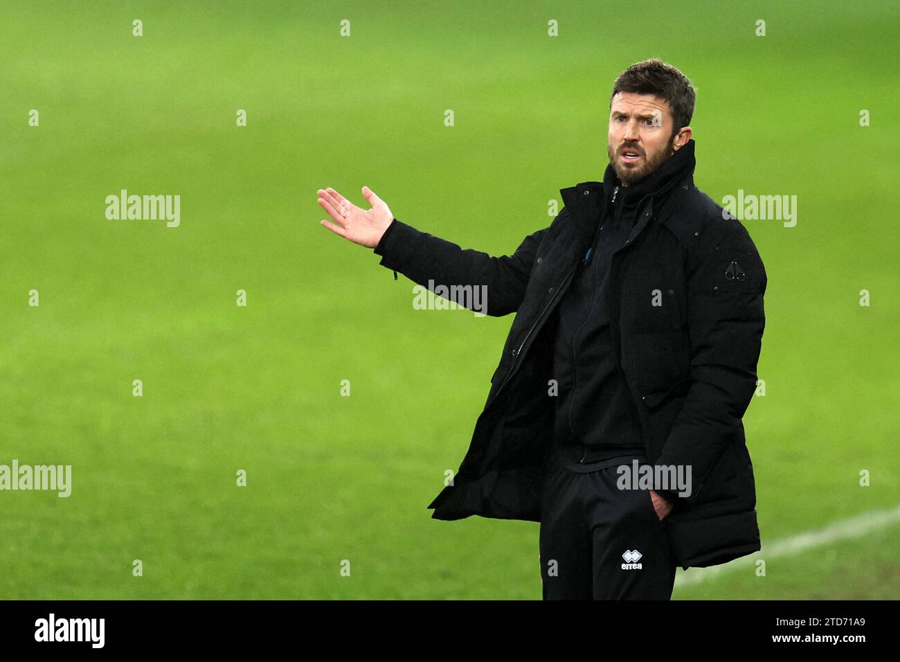 Swansea, Wales, Großbritannien. Dezember 2023. Michael Carrick, Cheftrainer/Manager des FC Middlesbrough, sieht sich von der Touchline aus an. EFL Skybet Meisterschaftsspiel Swansea City gegen Middlesbrough im Stadion Swansea.com in Swansea, Wales am Samstag, den 16. Dezember 2023. Dieses Bild darf nur für redaktionelle Zwecke verwendet werden. Nur redaktionelle Verwendung, Bild von Andrew Orchard/Andrew Orchard Sportfotografie/Alamy Live News Credit: Andrew Orchard Sportfotografie/Alamy Live News Stockfoto