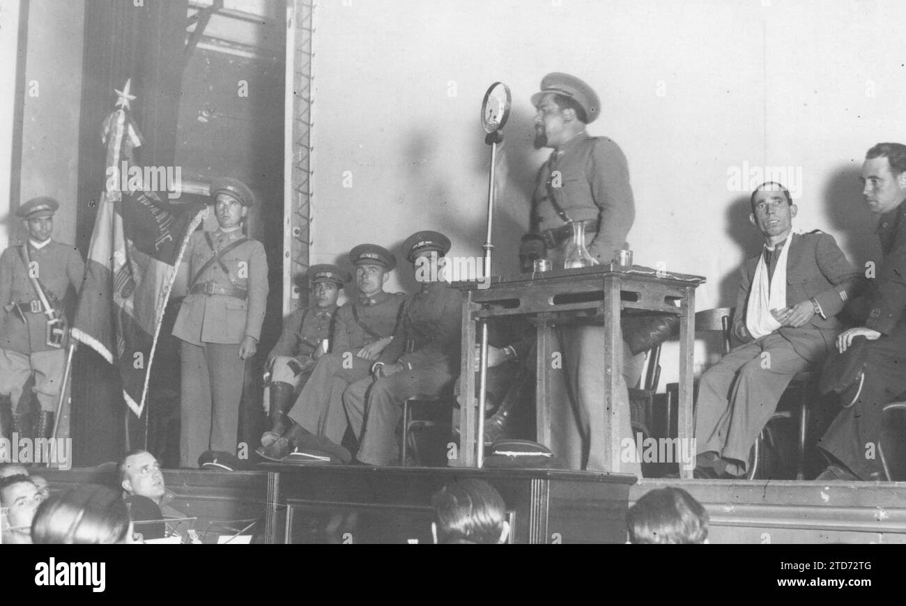 04/23/1937. "El Campesino" hält seine Rede auf der Party im Monumental