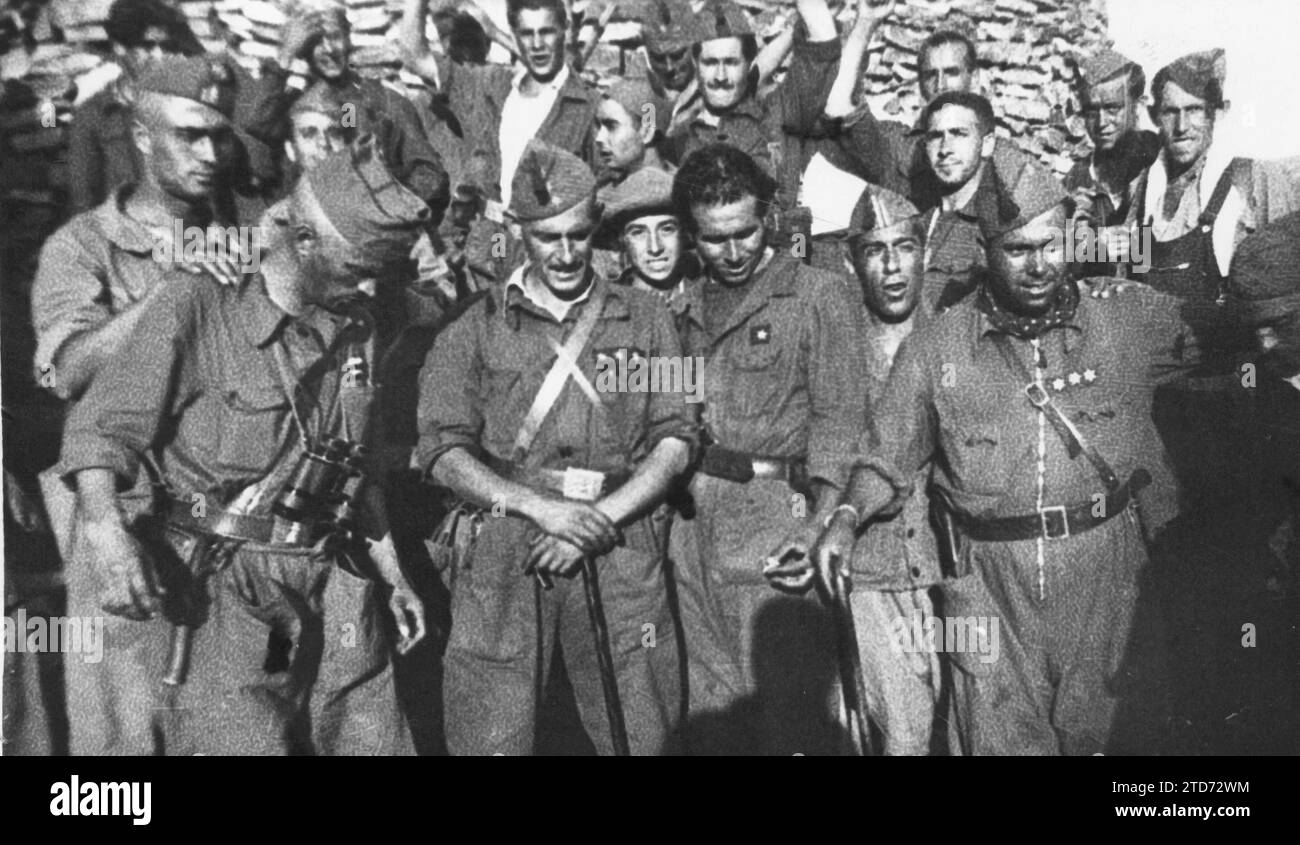 08/31/1936. "Der Bauer" (1. Reihe, 2. Von rechts), umgeben von seinen Gefährten, kurz nachdem er zum Hauptmann für Kriegsverdienste befördert wurde. Quelle: Album / Archivo ABC / A. R. Stockfoto