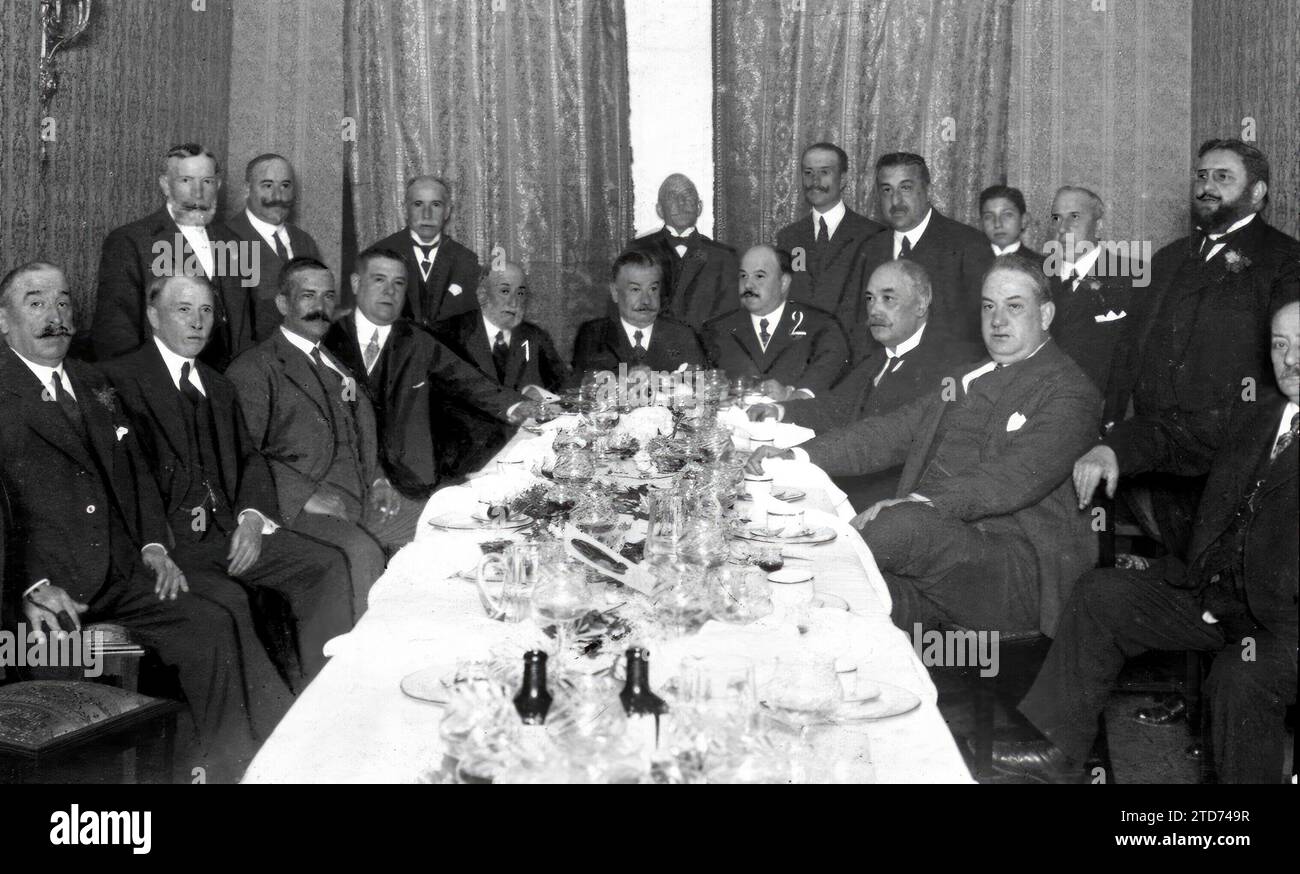11/21/1917. Im Restaurant Maxim's in Madrid. Das Mittagessen, das der