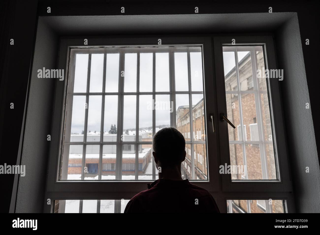 Butzbach Erwachsenenvollzug Mutter Ist Im Knast Heute Zu Besuch PRODUKTION - 28. November 2023, Hessen, Butzbach: Ein 57-jähriger