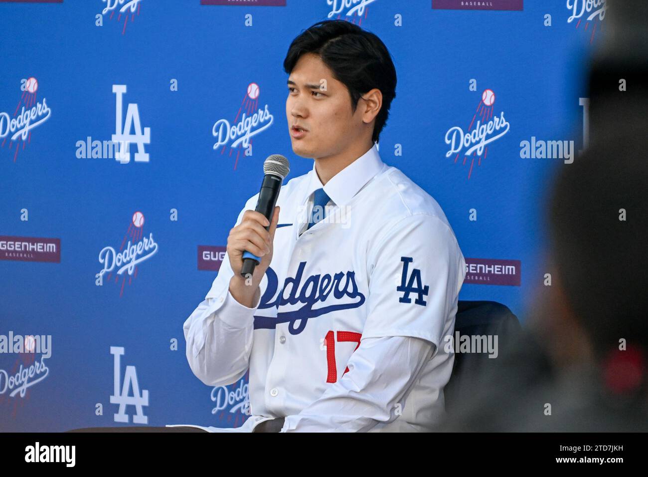 Shohei Ohtani wird auf einer Pressekonferenz der Los Angeles Dodgers am Donnerstag, den 14. Dezember 2023 in Los Angeles vorgestellt. (Dylan Stewart/Bild des Sports) Stockfoto