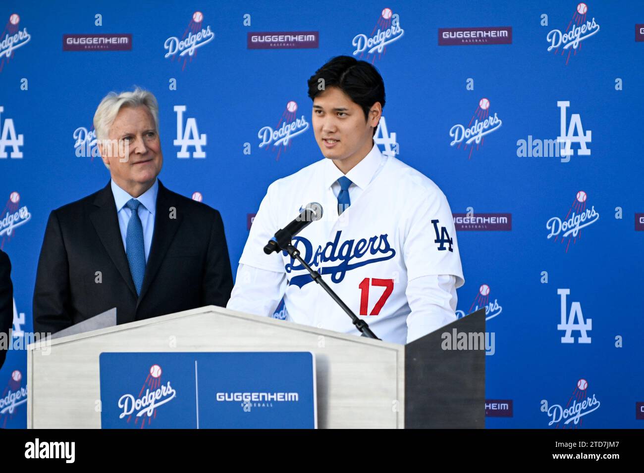 Shohei Ohtani wird auf einer Pressekonferenz der Los Angeles Dodgers am Donnerstag, den 14. Dezember 2023 in Los Angeles vorgestellt. (Dylan Stewart/Bild des Sports) Stockfoto