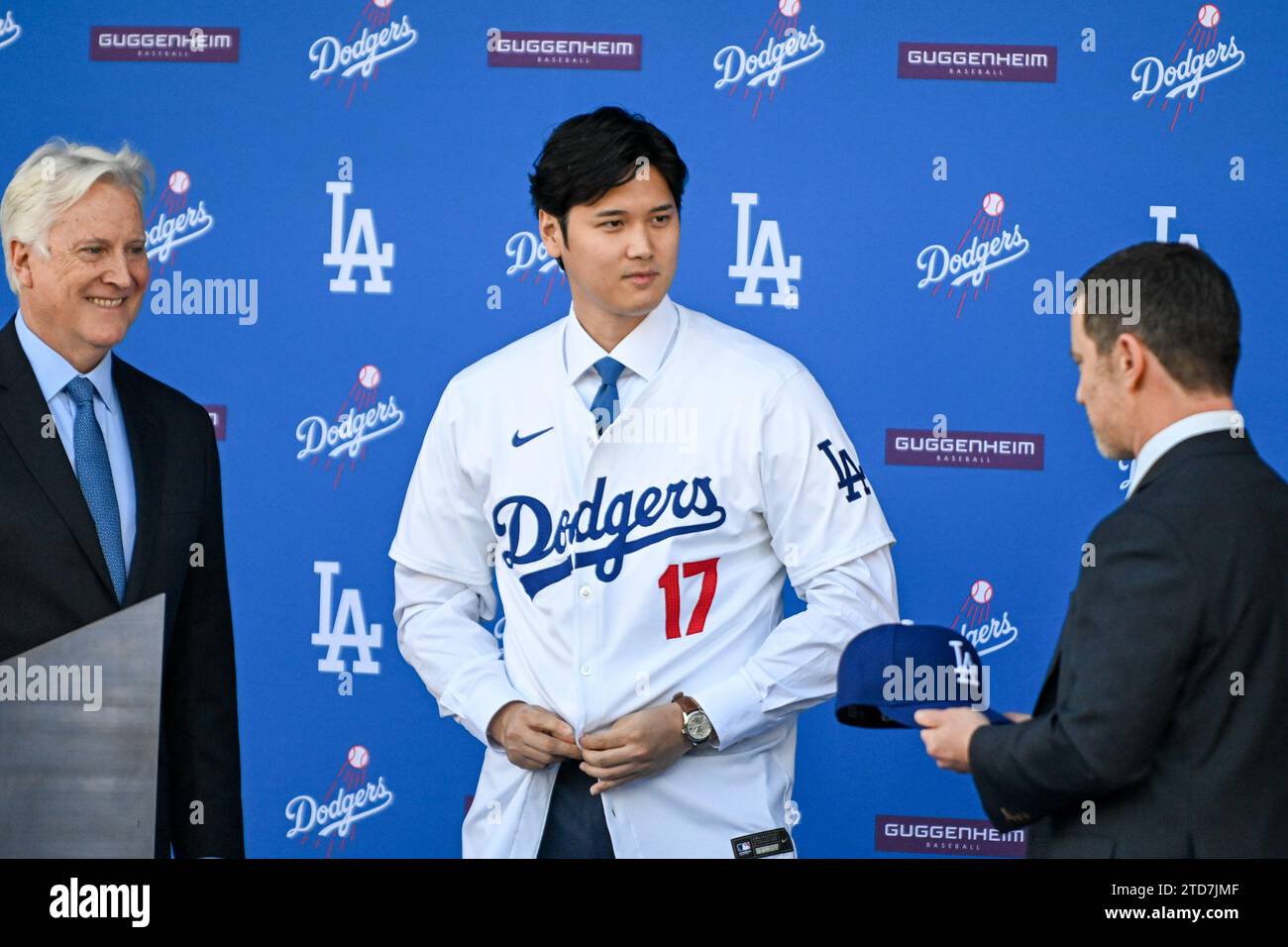 Shohei Ohtani wird auf einer Pressekonferenz der Los Angeles Dodgers am Donnerstag, den 14. Dezember 2023 in Los Angeles vorgestellt. (Dylan Stewart/Bild des Sports) Stockfoto
