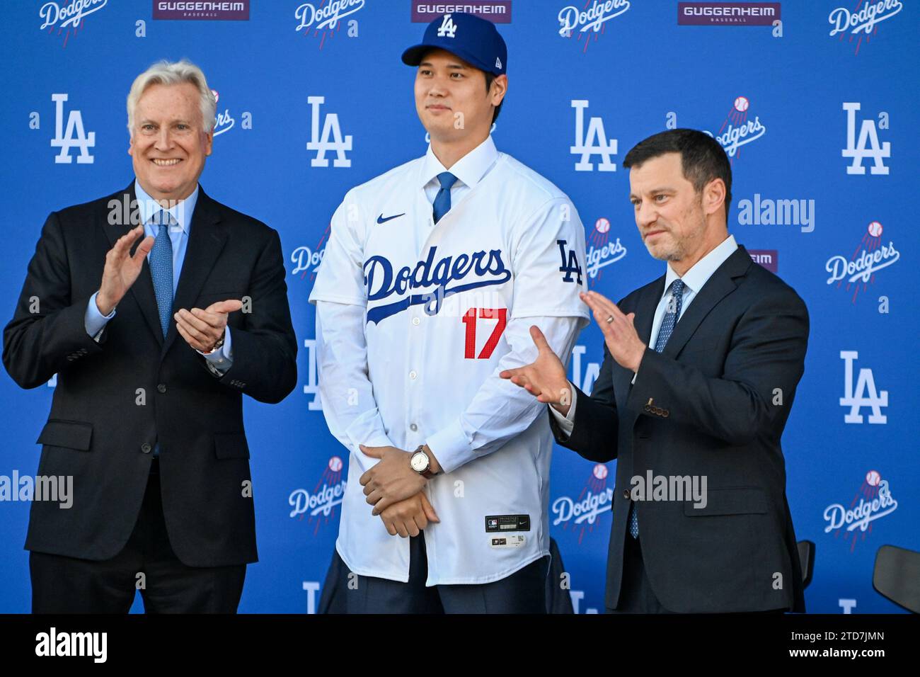 Shohei Ohtani wird auf einer Pressekonferenz der Los Angeles Dodgers am Donnerstag, den 14. Dezember 2023 in Los Angeles vorgestellt. (Dylan Stewart/Bild des Sports) Stockfoto