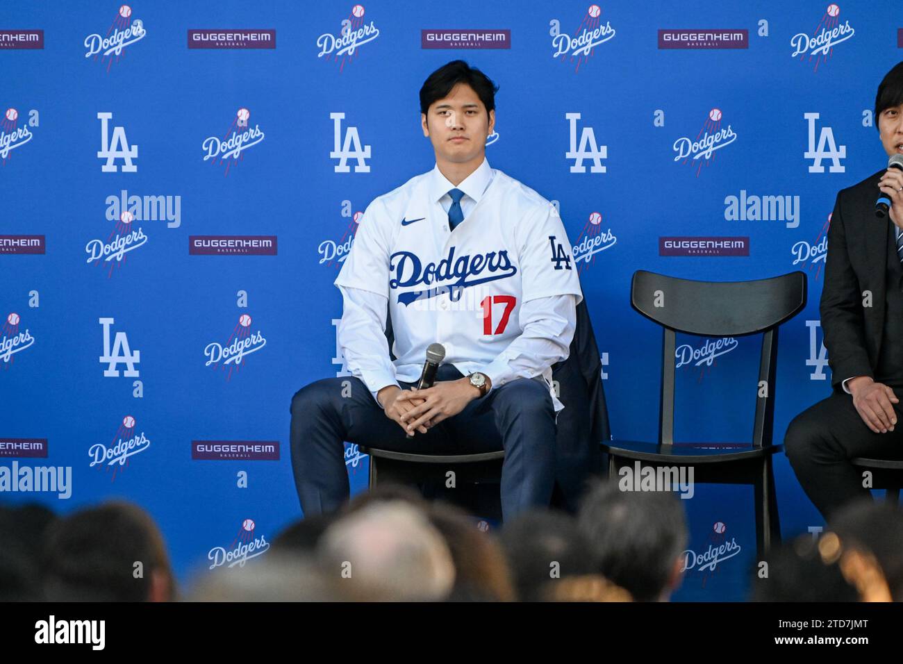 Shohei Ohtani wird auf einer Pressekonferenz der Los Angeles Dodgers am Donnerstag, den 14. Dezember 2023 in Los Angeles vorgestellt. (Dylan Stewart/Bild des Sports) Stockfoto
