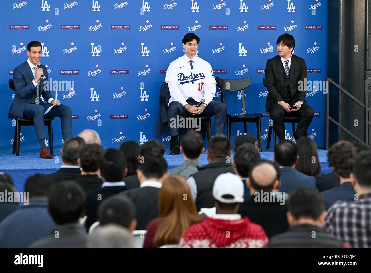 Shohei Ohtani wird auf einer Pressekonferenz der Los Angeles Dodgers am Donnerstag, den 14. Dezember 2023 in Los Angeles vorgestellt. (Dylan Stewart/Bild des Sports) Stockfoto