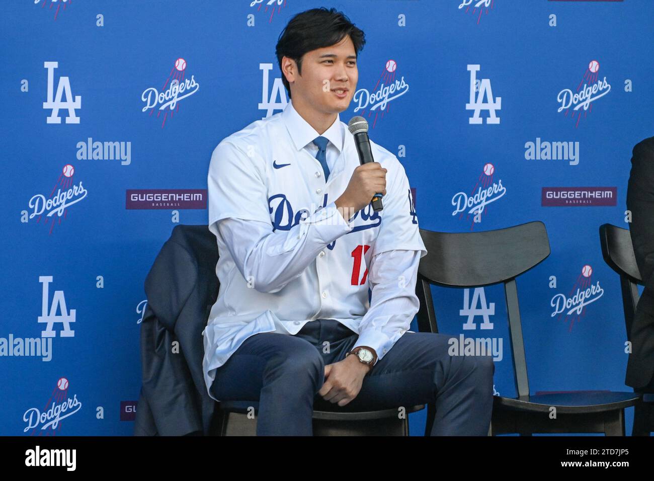 Shohei Ohtani wird auf einer Pressekonferenz der Los Angeles Dodgers am Donnerstag, den 14. Dezember 2023 in Los Angeles vorgestellt. (Dylan Stewart/Bild des Sports) Stockfoto