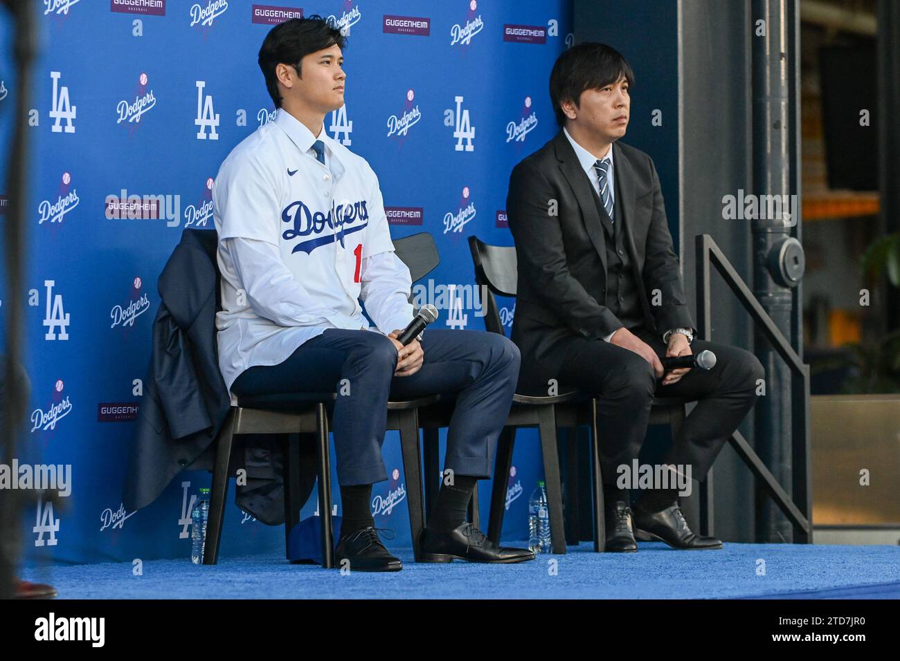 Shohei Ohtani wird auf einer Pressekonferenz der Los Angeles Dodgers am Donnerstag, den 14. Dezember 2023 in Los Angeles vorgestellt. (Dylan Stewart/Bild des Sports) Stockfoto