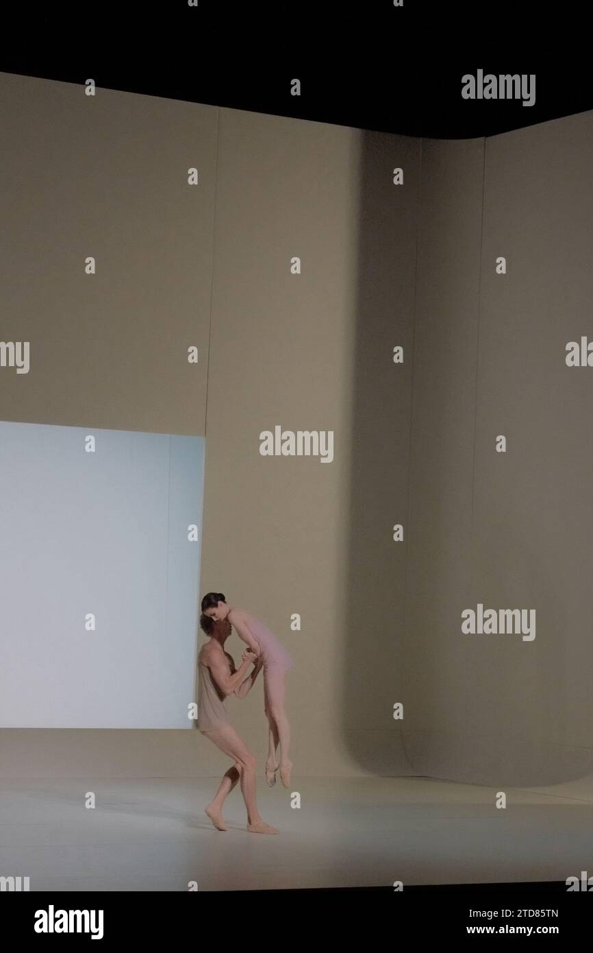 Das australische Ballett „Chroma“ erforscht Intimität und menschliche Lebensbedingungen durch Tanz und räumliche Beziehungen. Vorschau am Sydney Opera House Stockfoto