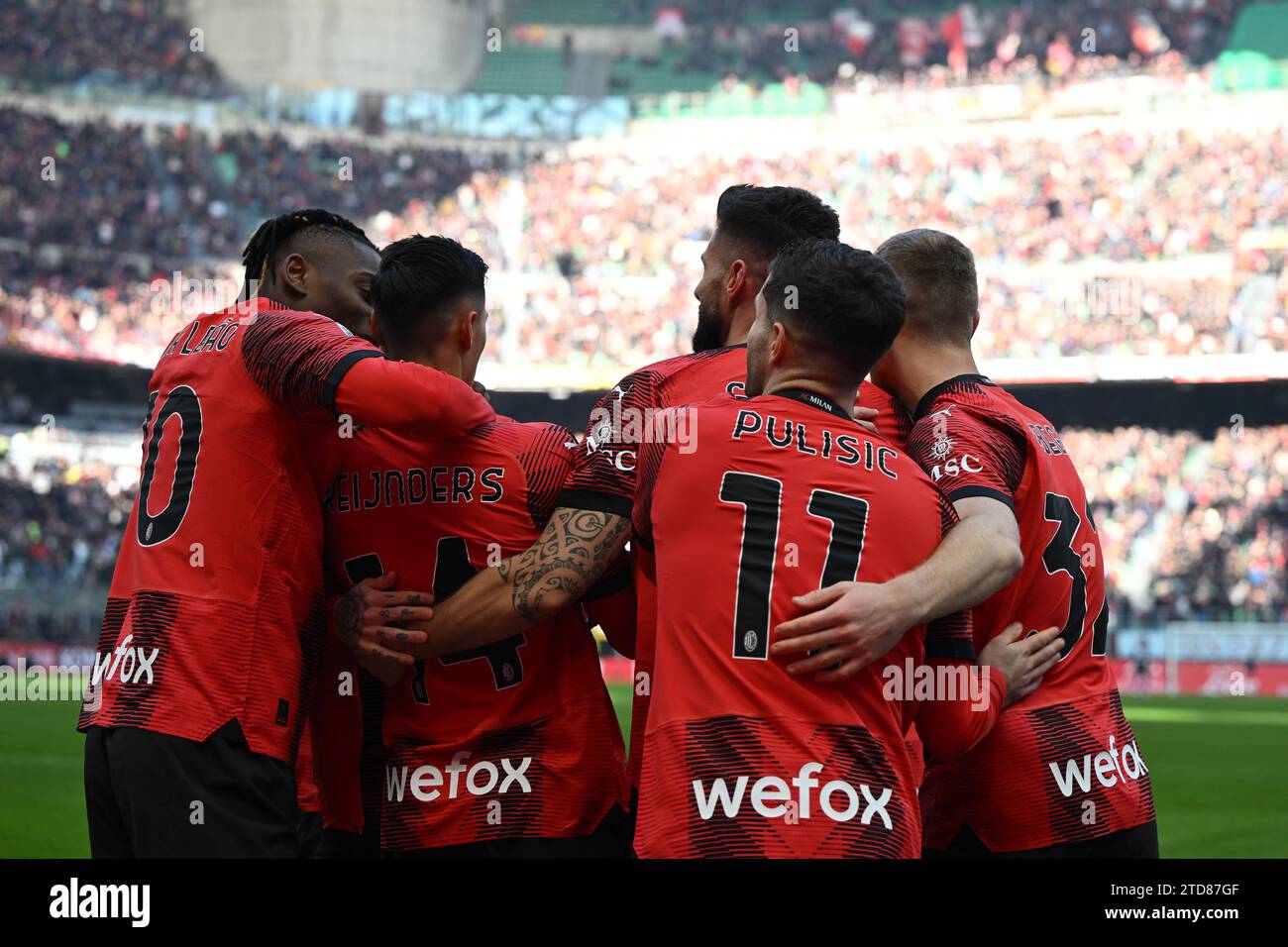 Mailand, Italien. 17. Dezember 2023. Team des AC Mailand während des italienischen Fußballspiels der Serie A zwischen AC Mailand und AC Monza am 17. Dezember 2023 im Giuseppe Meazza San Siro Siro Stadion in Mailand. Quelle: Tiziano Ballabio/Alamy Live News Stockfoto