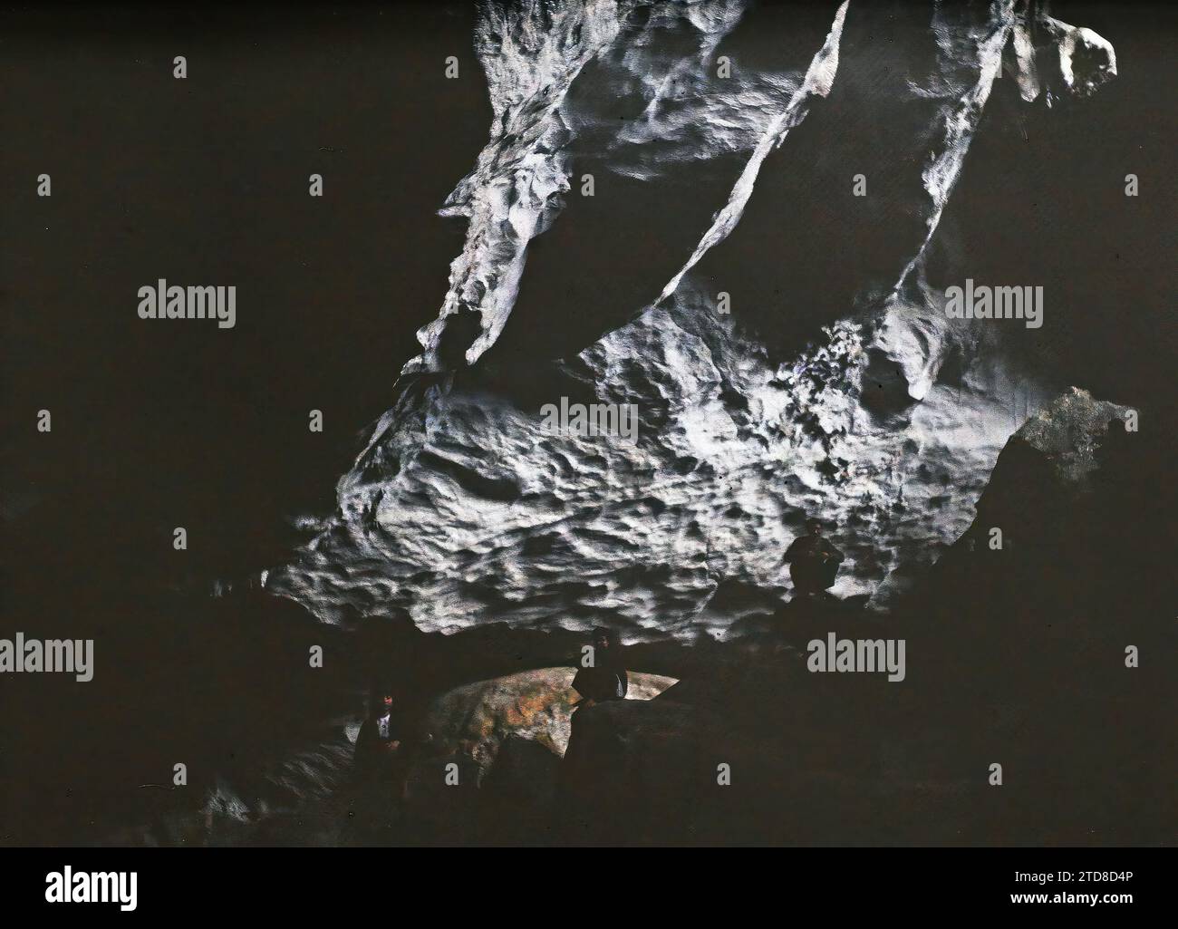 Ha-Long Bay, Tonkin, Indochina Innenansicht der Überraschungshöhle, Wissenschaften, Techniken, Erosion, Höhle, Geologie, Indochina, Tonkin, Landschaften: entlang der Bucht, in der Überraschungshöhle, Ha-Long [Baie de], 01/01/1914 - 31/12/1918, geschäftig, Léon, Léon beschäftigte Fotografin en Indochine, Autochrome, Foto, Glas, Autochrome, Foto, positiv, Horizontal, Format 9 x 12 cm Stockfoto