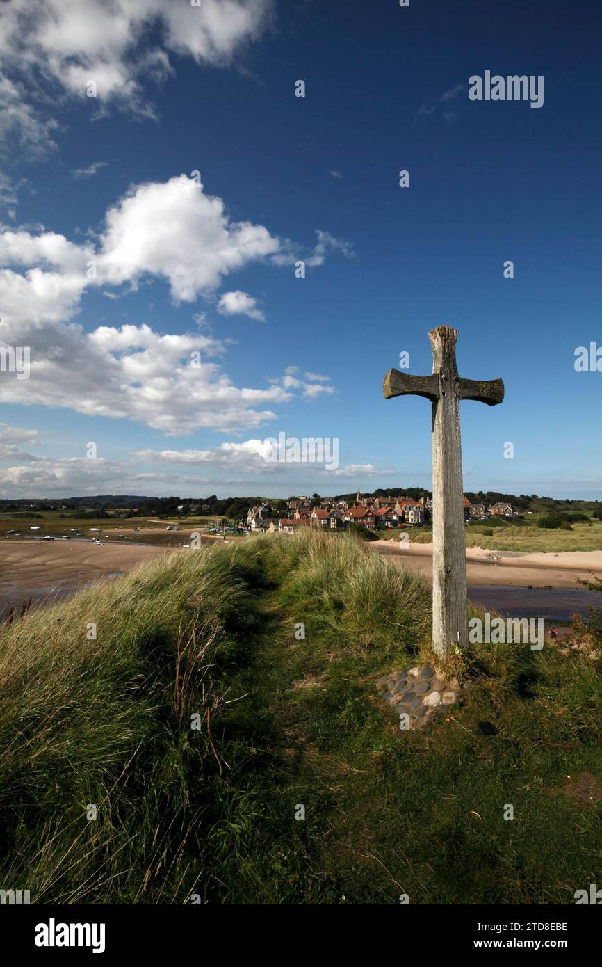 Church Hill mit Blick auf die Alnmouth-Mündung. Alnmouth Bay und der Fluss ALN, der sich seinen Weg zum Meer schneidet. Stockfoto