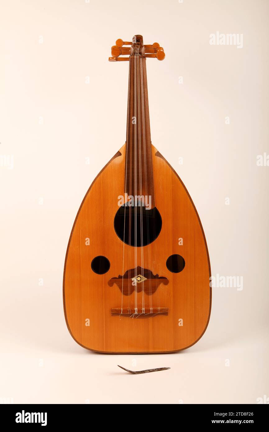 Ein syrischer 11-Saiten-Oud. Nahöstliche Kurzhalslaute, birnenförmiges, ohne Fretless-Streichinstrument. Chordophon. Nordafrika. Naher Osten. Stockfoto