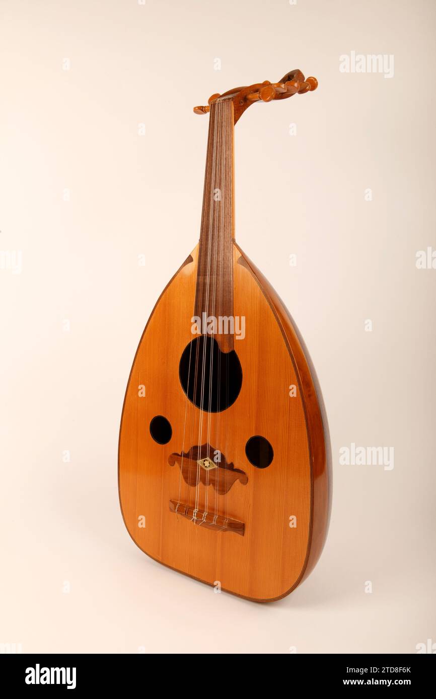 Ein syrischer 11-Saiten-Oud. Nahöstliche Kurzhalslaute, birnenförmiges, ohne Fretless-Streichinstrument. Chordophon. Nordafrika. Naher Osten. Stockfoto