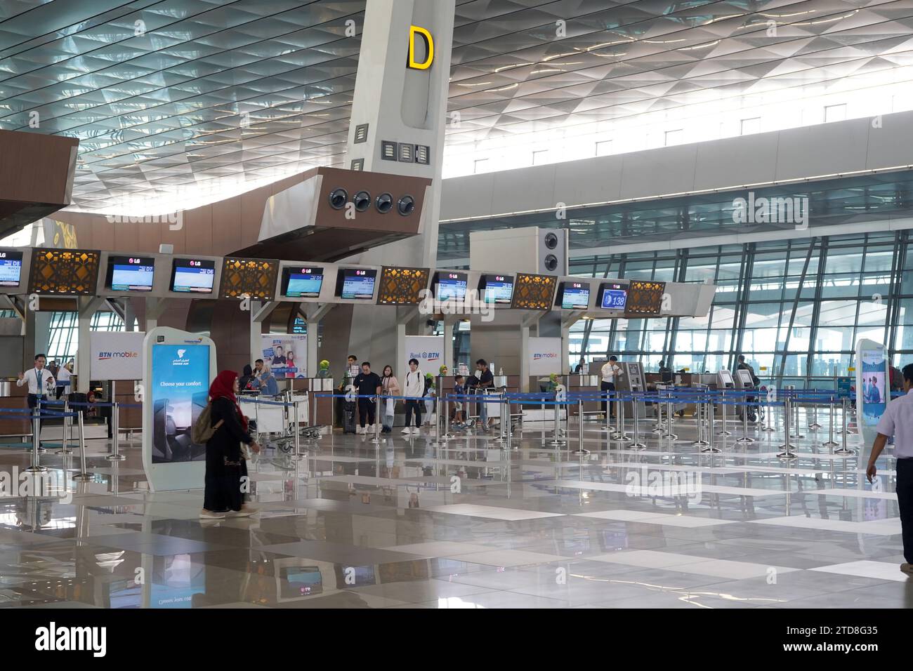 Lage im Terminal 3 des Flughafens Soekarno Hatta neun Tage vor Weihnachten. Stockfoto