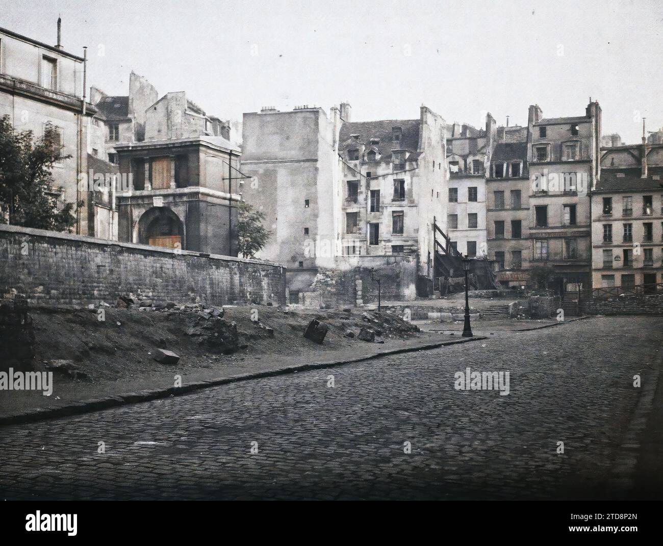 Paris (5. Arr.), Frankreich Abrisse hinter dem Collège de France, rue du Cimetière-St-Benoit, Wohngebäude, Architektur, Straße, Nachbarschaft, Dilapidation, unhygienische Bedingungen, Schutt, Frankreich, Paris, Abrisse hinter dem Collège de France, Arrondissement V, 18.10/1918 - 18.10.1918, Léon, Auguste, Fotograf, Autochrome, Foto, Glas, Autochrome, Foto, positiv, Horizontal, Format 9 x 12 cm Stockfoto