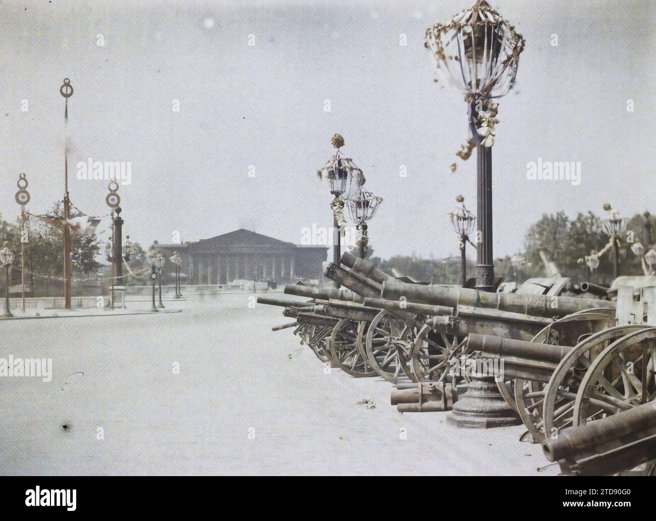 Paris (7.8. Arrondissement), französische Dekorationen und deutsche
