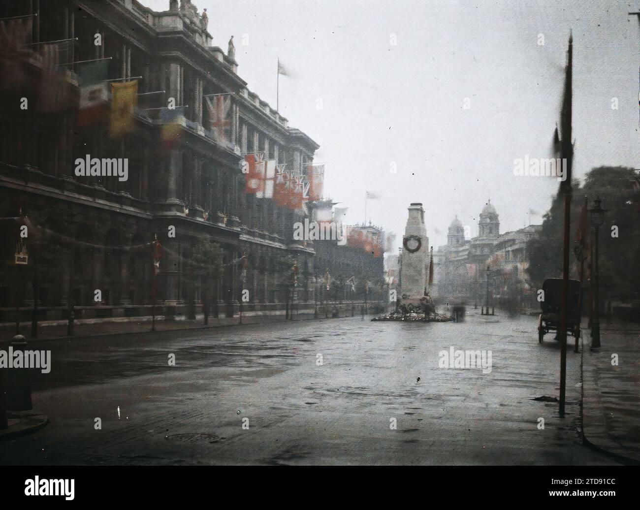 London, England The Cenotaph on Whitehall, Housing, Architecture, First World war, Grabary Architecture, Gedenken, Straße, Bezirk, Flagge, England, London, das Ministerium für . . . (Whitehall), Londres, 22.07/1919 - 22.07.1919, Cuville, Fernand, 1919 - Angleterre - Fernand Cuville - (18-23. Juli), Autochrome, Foto, Glas, Autochrome, Foto, positiv, Horizontal, Format 9 x 12 cm Stockfoto