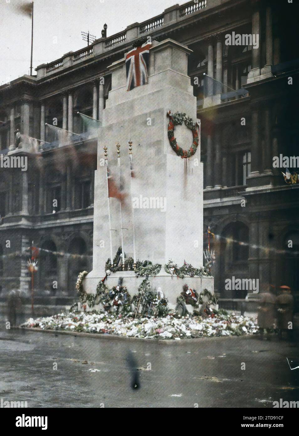 London, England der Cenotaph, Habitat, Architektur, erster Weltkrieg, Bestattungsarchitektur, Blume, Gedenkstätte, Straße, Bezirk, Flag, England, London, Das War Memorial, Londres, 22.07/1919 - 22.07.1919, Cuville, Fernand, 1919 - Angleterre - Fernand Cuville - (18-23. Juli), Autochrome, Foto, Glas, Autochrome, Foto, positiv, Vertikal, Format 9 x 12 cm Stockfoto