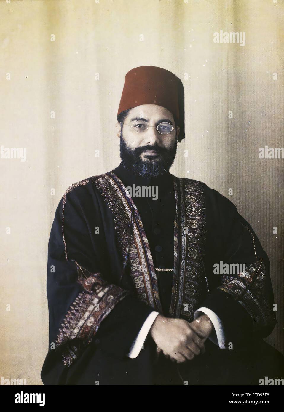 Eigentum von Albert Kahn, Boulogne, Frankreich Sulaiman Nadvi, Wissenschaften, Techniken, Religion, Menschen, Internationale Beziehungen, Persönlichkeit, Kunst, Geschichte, Islam, Porträt, Diplomatie, Journalismus, Konferenz, Kongress, literarische Persönlichkeit, Literatur, Mann, Frankreich, Boulogne, Porträts, Maulana Syed Sulaiman Nadrir, Boulogne propriété d'Albert Kahn, Inde [in Verbindung mit], 20.05/1920 - 20.05.1920, Léon, Auguste, Fotograf, Autochrome, Foto, Glas, Autochrome, Foto, positiv, vertikal, Größe 9 x 12 cm Stockfoto