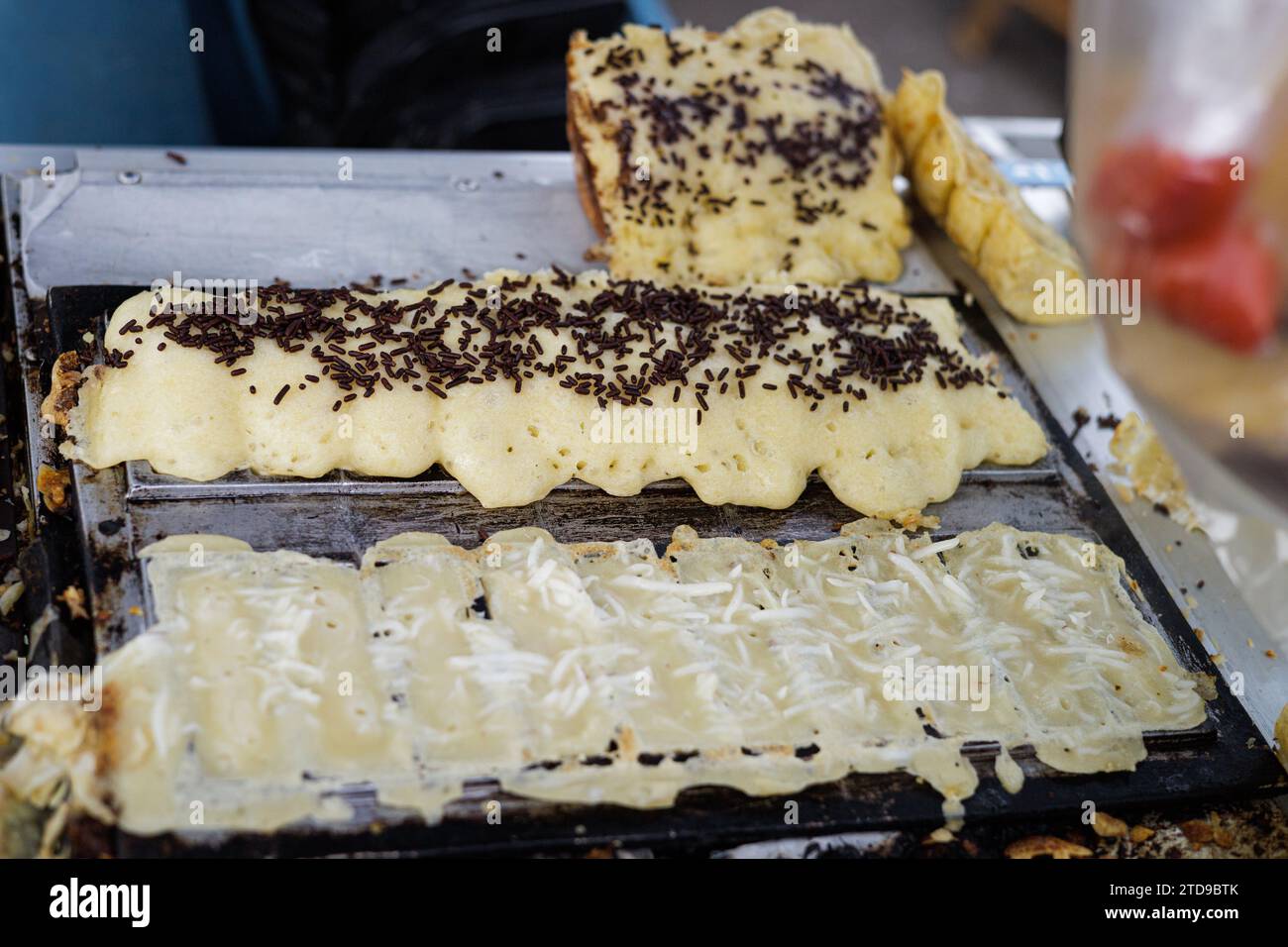 Frisch gekochter und gebackener Pukis-Kuchen, der sehr lecker und appetitlich aussieht. Selektiver Fokus Stockfoto