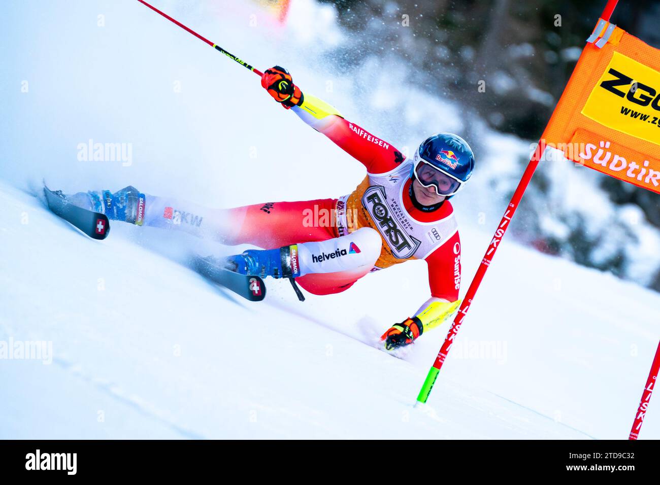 Alta Badia, Italien 17. Dezember 2023. ODERMATT Marco (Sui) tritt im Audi FIS Ski World Cup Herren Riesenslalom auf der Gran Risa im Dolomitgebirge an. Quelle: MAURO DALLA POZZA/Alamy Live News Stockfoto