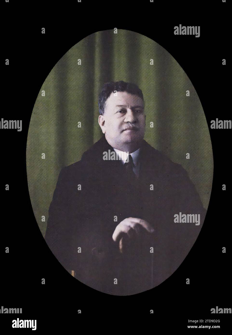 Eigentum von Albert Kahn, Boulogne, Frankreich seine Exzellenz Bedich Bey, Persönlichkeit, Gesellschaft, Menschen, Persönlichkeit der Gerechtigkeit, politische Persönlichkeit, Persönlichkeit des Adels, Gerechtigkeit, Porträt, Mann, Frankreich, Boulogne, Porträts, Sn Ecce Herr Berich -Bey, Direktor der Justiz der Regierung von Damaskus, Boulogne propriété d'Albert Kahn, Syrie [in Verbindung mit], 18.11/1921 - 18.11.1921, Léon, Auguste, Fotograf, Autochrome, Foto, Glas, Autochrome, Foto, positiv, vertikal, Größe 9 x 12 cm Stockfoto