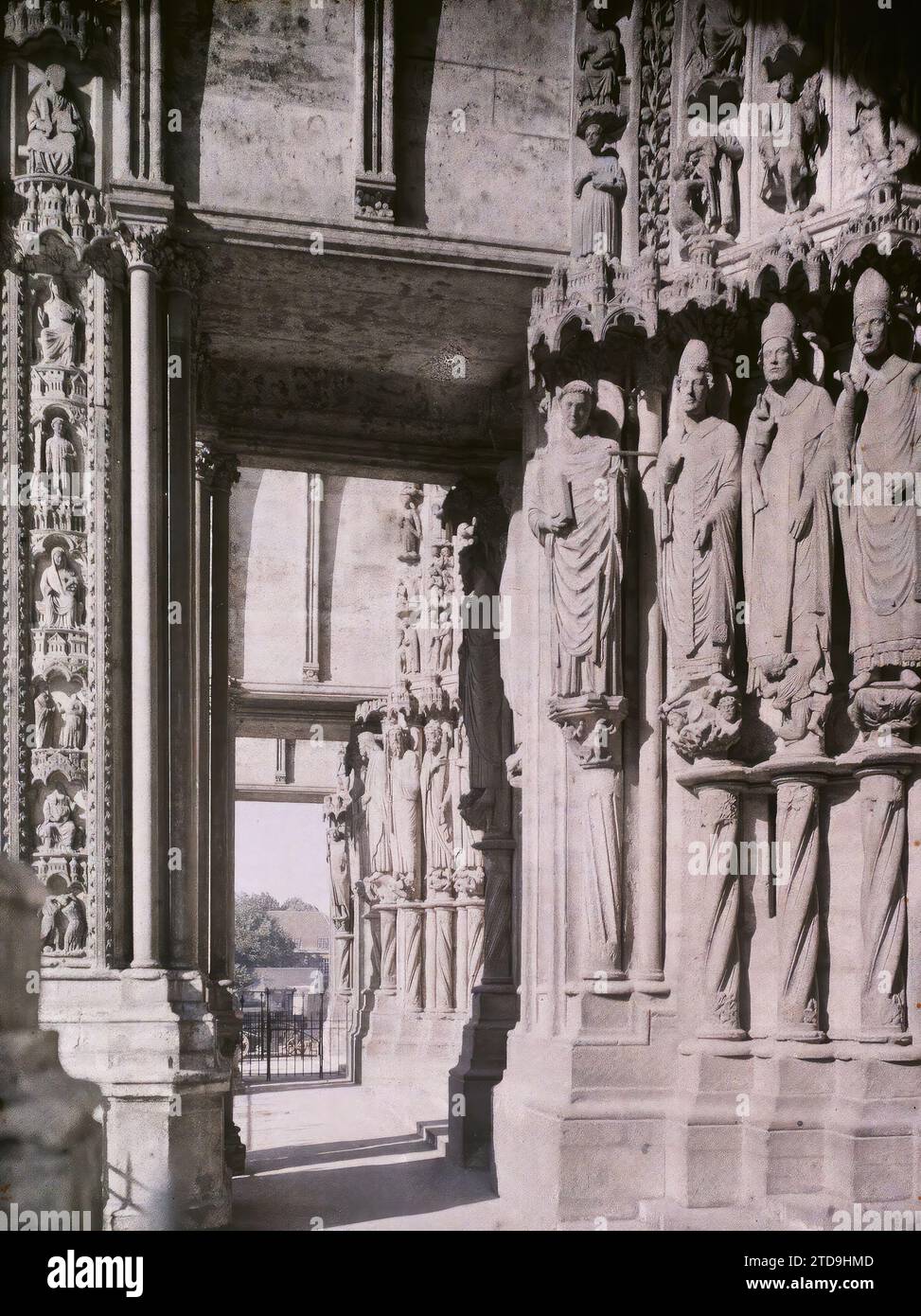 Chartres, Frankreich Detail der Skulpturen des Portals der Südfassade
