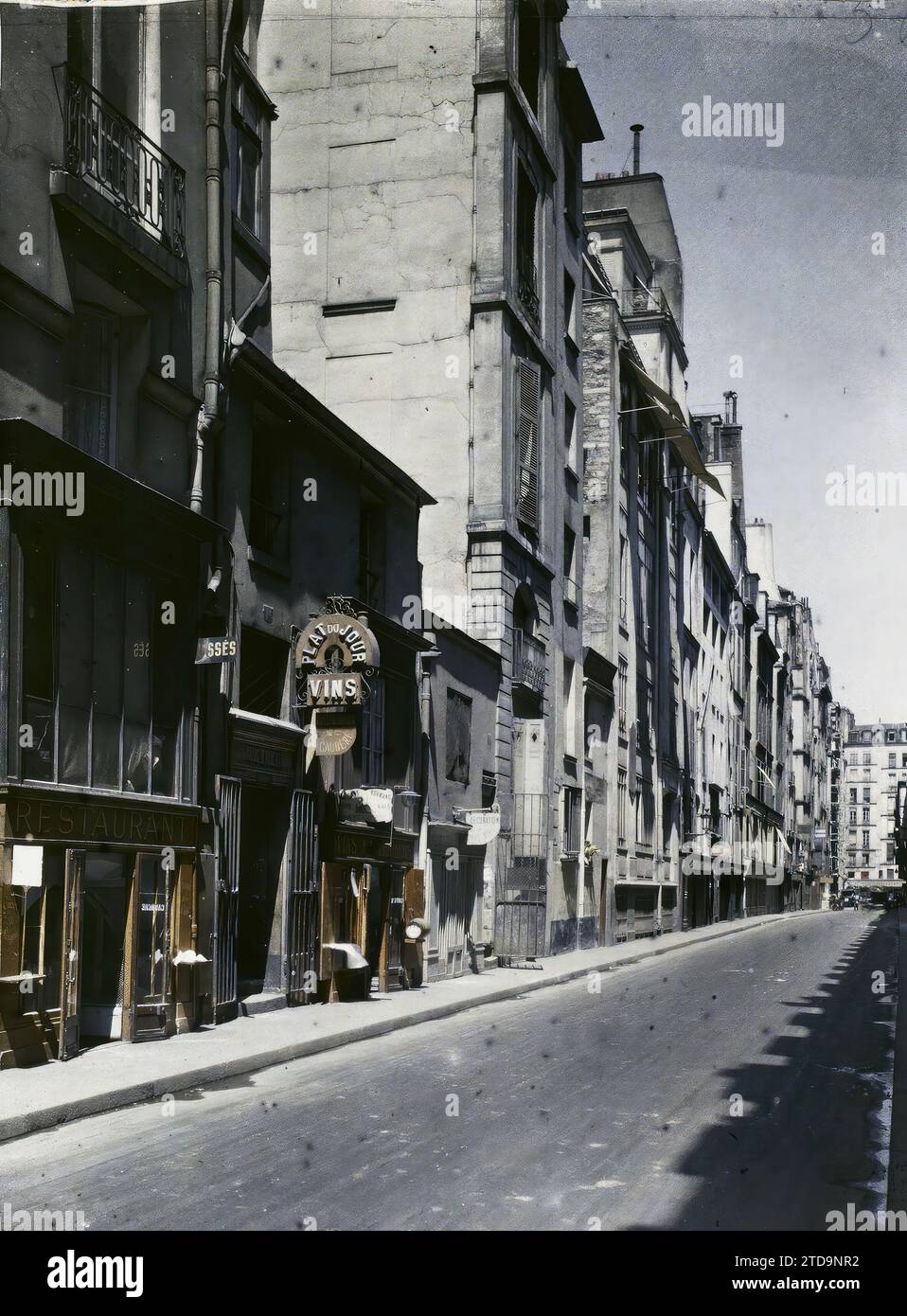 Paris (1. Arr.), France Rue de Montpensier, Wirtschaftstätigkeit, Registrierung, Information, Wohnraum, Architektur, Shop, Geschäft, Schild, kommerzielle Registrierung, Straße, Bezirk, Restaurants, Hotels, Frankreich, Paris, Rue Montpensier, Arrondissement I, 13.07/1923 - 13.07.1923, Léon, Auguste, Fotograf, Autochrome, Foto, Glas, Autochrome, Foto, positiv, Vertikal, Größe 9 x 12 cm Stockfoto