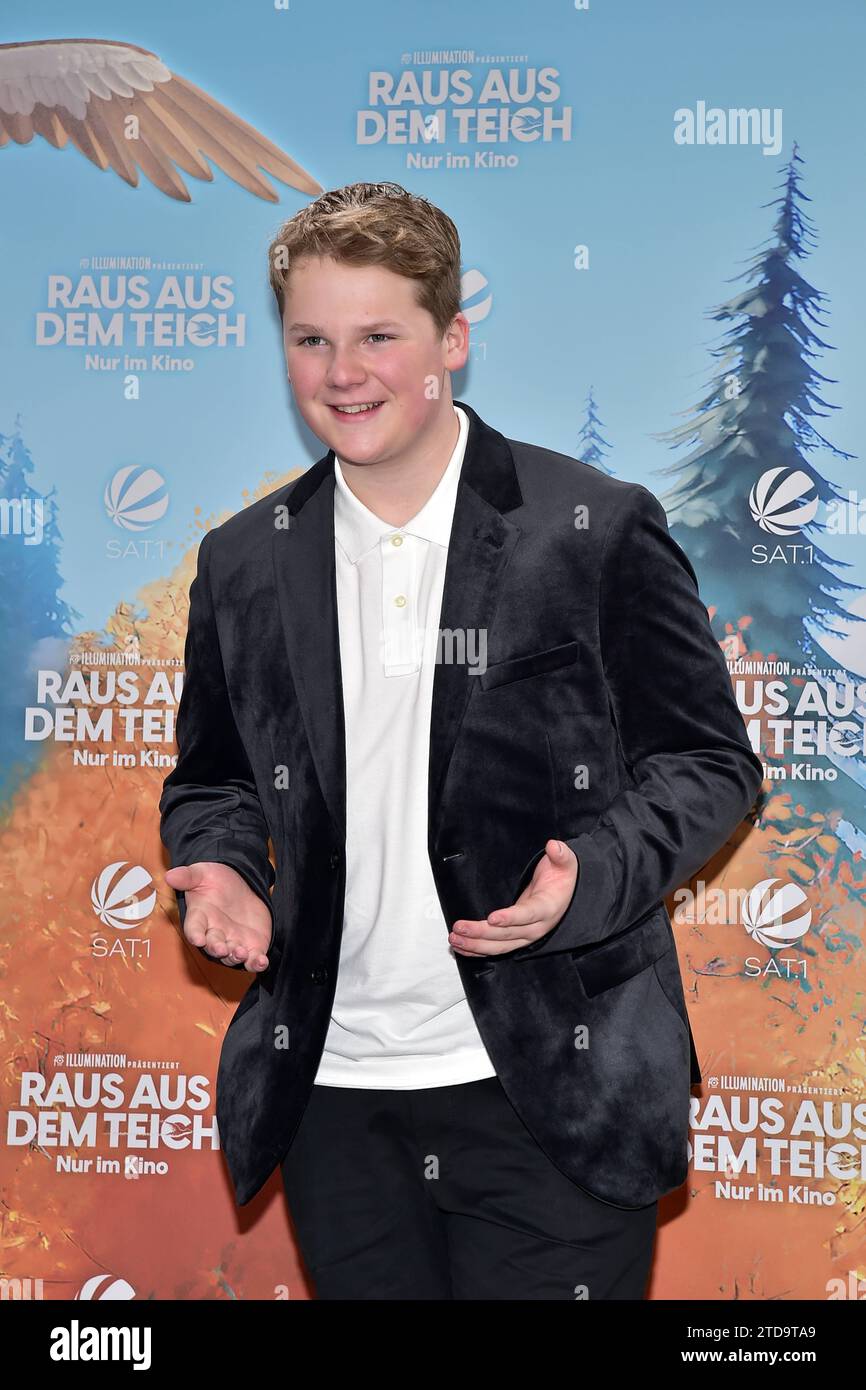 Deutschlandpremiere von RAUS aus dem TEICH Julius Weckauf Ankunft