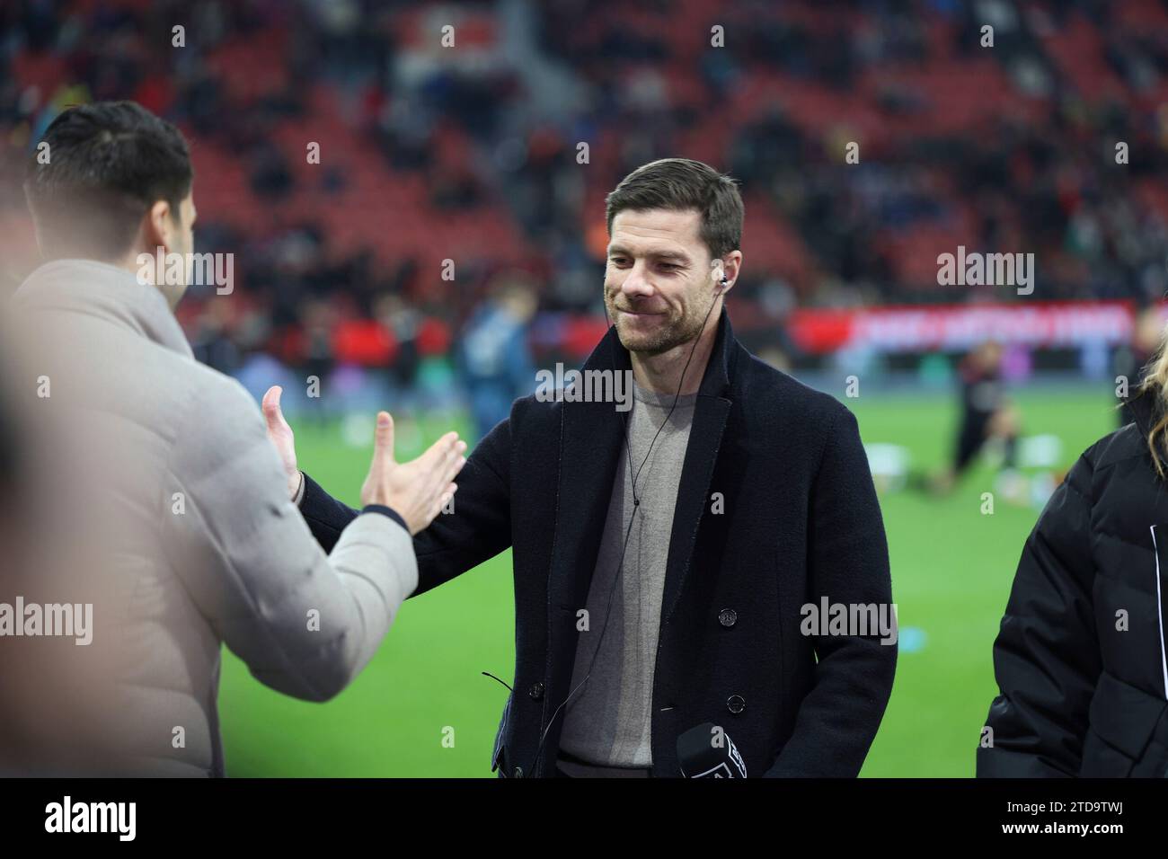 17.12.2023, BayArena, Leverkusen, DE, 1.FBL. Bayer 04 Leverkusen vs. Eintracht Frankfurt, im Bild Xabi Alonso Trainer/Headcoach (Bayer 04 Leverkusen), Foto © nordphoto GmbH/Meuter DFL-Vorschriften verbieten die Verwendung von Fotografien als Bildsequenzen und/oder Quasi-Video. Stockfoto