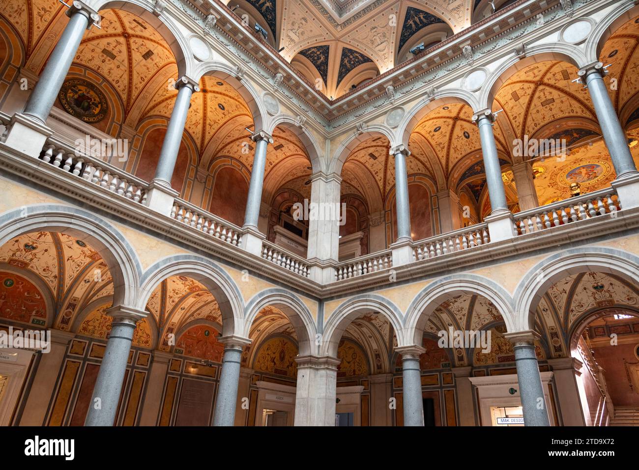 Wien, Österreich 30. September 2023. Haupthalle des Museums für angewandte Kunst (MAK) aus dem 19. Jahrhundert Stockfoto